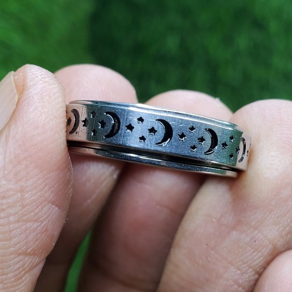 "5MM Stainless Steel Unisex Spinner Ring, AAAQL1018 - Picture 6 of 11